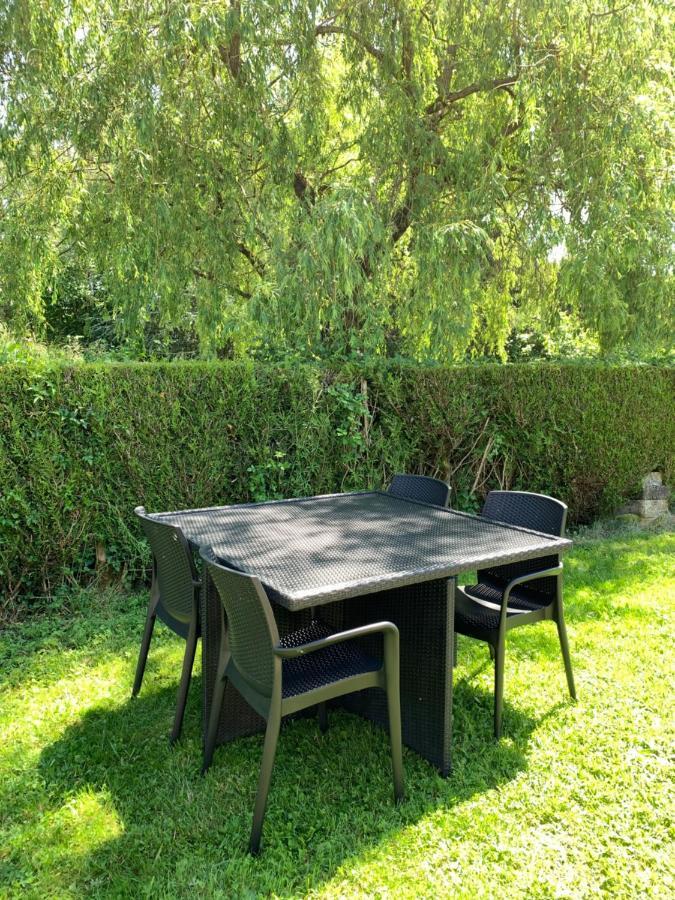 Au 10 Le Long Du Canal Fain-Les-Montbard Екстер'єр фото